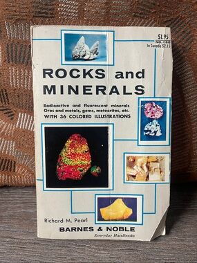 Barnes & Noble Rocks and Minerals by Richmond M. Pearl 1956